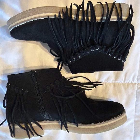 NEW Andre Assous Ankle Fringe Black Booties Suede Leather Boots - Picture 1 of 7